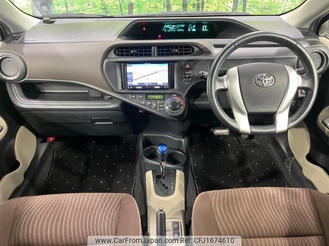 toyota aqua 2012 CFJ1674610 image 2