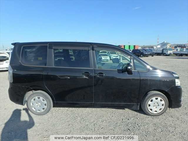 toyota voxy 2010 NIKYO_ZF27219 image 1