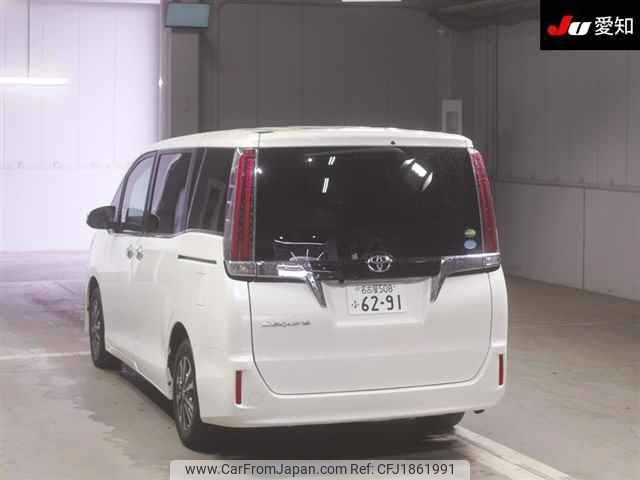 toyota esquire 2018 CFJ1861991 image 2