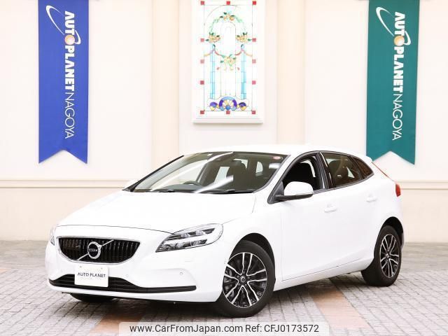 volvo v40 2018 quick_quick_DBA-MB4154T_YV1MV2820J2484331 image 1