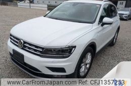 volkswagen tiguan 2018 -VOLKSWAGEN--VW Tiguan ABA-5NCZE--WVGZZZ5NZJW889641---VOLKSWAGEN--VW Tiguan ABA-5NCZE--WVGZZZ5NZJW889641-