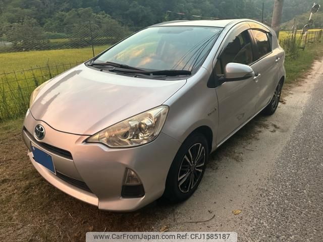 toyota aqua 2013 CFJ1585187 image 1