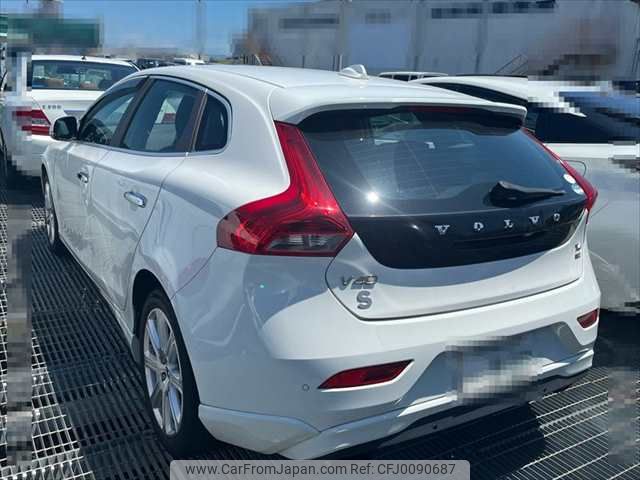 volvo v40 2014 NIKYO_YY49338 image 2