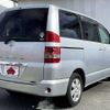 toyota noah 2002 504928-927913 image 2