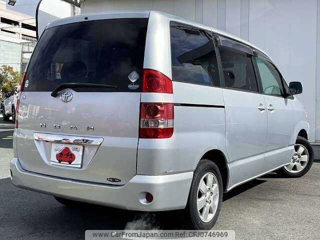 toyota noah 2002 504928-927913 image 2