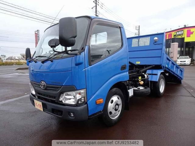 toyota dyna-truck 2017 GOO_NET_EXCHANGE_1230336A30231120W002 image 1