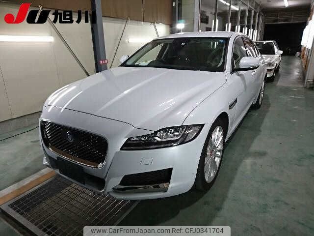 jaguar xf 2019 -JAGUAR--Jaguar XF Series JB2NA--KCY75437---JAGUAR--Jaguar XF Series JB2NA--KCY75437- image 1