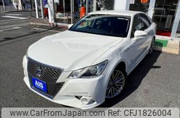 toyota crown 2014 CFJ1826004