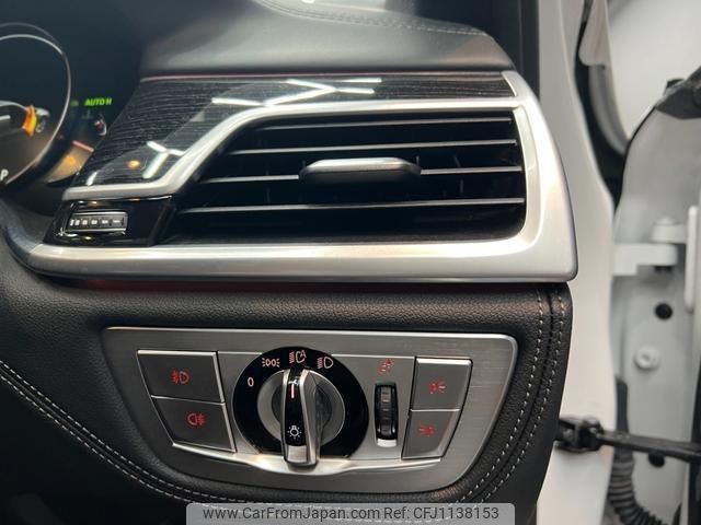 bmw 7-series 2017 quick_quick_7A30_WBA7A22050G855561 image 2