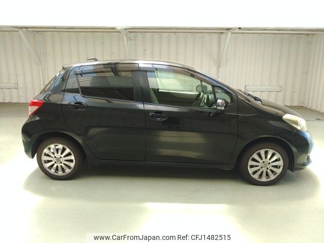 toyota vitz 2012 ENHANCEAUTO_1_ea302278 image 2
