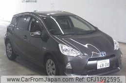 toyota aqua 2013 CFJ1592595
