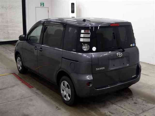 Toyota sienta 2010