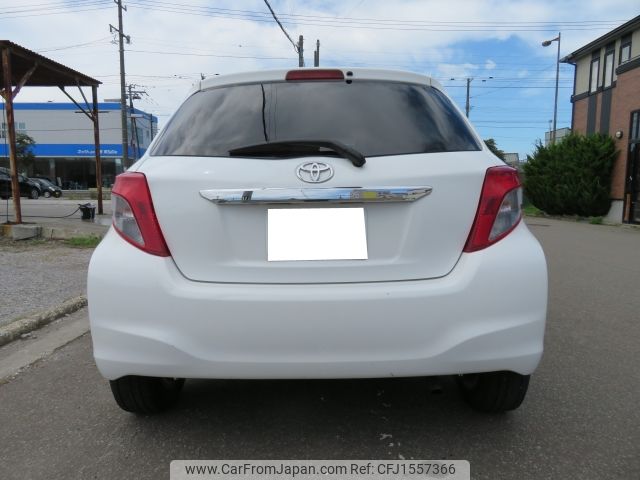 toyota vitz 2013 CFJ1557366 image 2