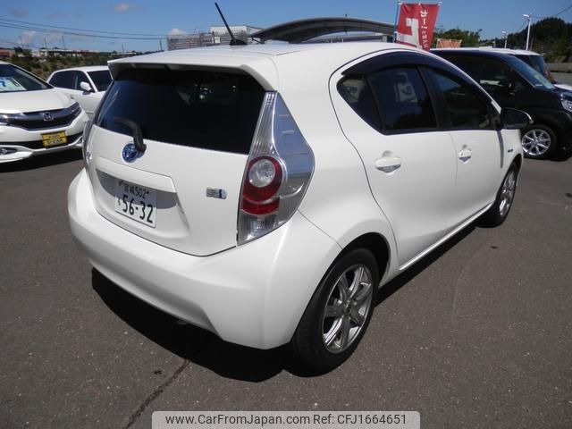toyota aqua 2012 CFJ1664651 image 2