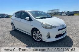 toyota aqua 2013 -TOYOTA--AQUA DAA-NHP10--NHP10-6204617---TOYOTA--AQUA DAA-NHP10--NHP10-6204617-