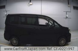 toyota voxy 2010 NIKYO_LJ47803