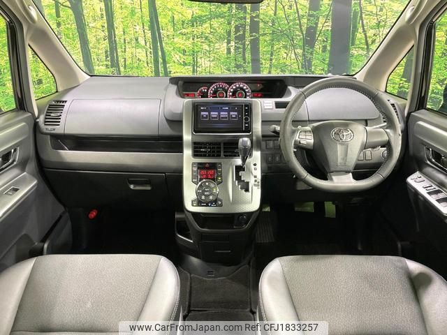 toyota voxy 2013 CFJ1833257 image 2