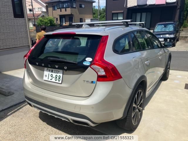 volvo v60 2018 CFJ1555321 image 2