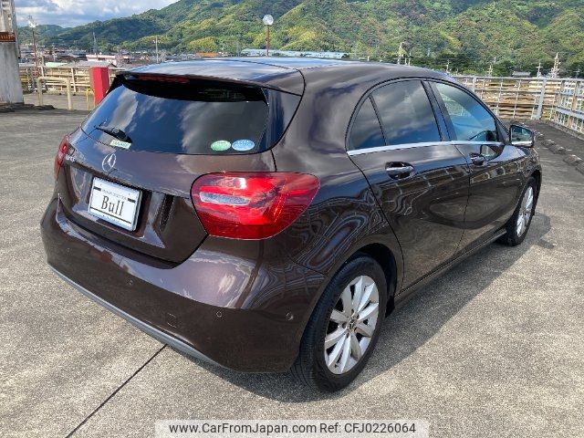 mercedes-benz a-class 2018 -MERCEDES-BENZ 【静岡 330ﾓ1915】--Benz A Class 176042--2J721244---MERCEDES-BENZ 【静岡 330ﾓ1915】--Benz A Class 176042--2J721244- image 2