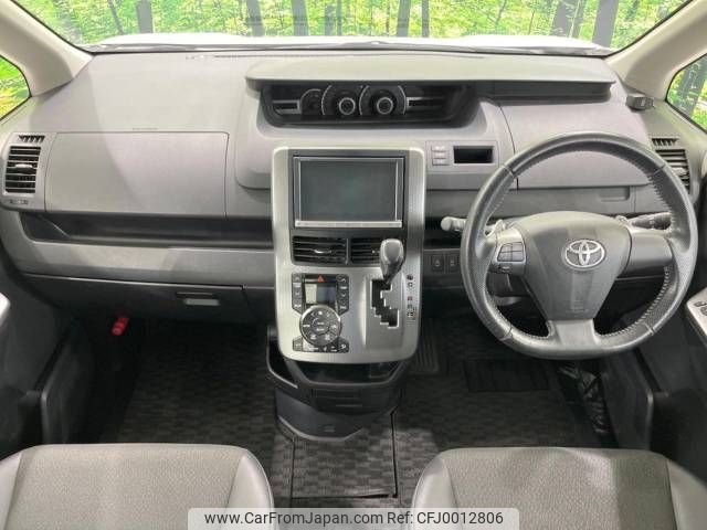 toyota voxy 2013 -TOYOTA--Voxy DBA-ZRR70W--ZRR70-0586269---TOYOTA--Voxy DBA-ZRR70W--ZRR70-0586269- image 2