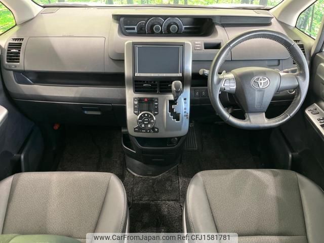 toyota voxy 2012 CFJ1581781 image 2