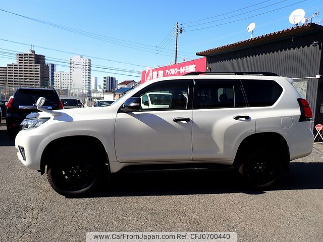 toyota land-cruiser-prado 2022 25522002 image 2