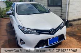 toyota auris 2013 CFJ4225965