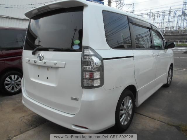 toyota voxy 2013 CFJ1592928 image 2