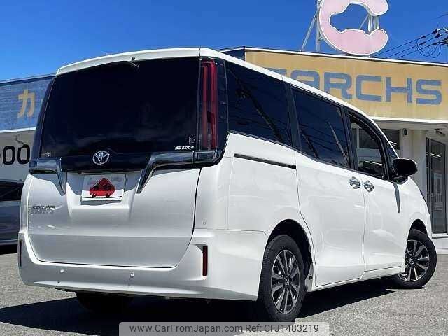 toyota esquire 2020 504928-931810 image 2