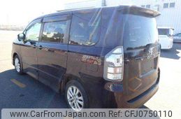 toyota voxy 2010 504928-250213120133