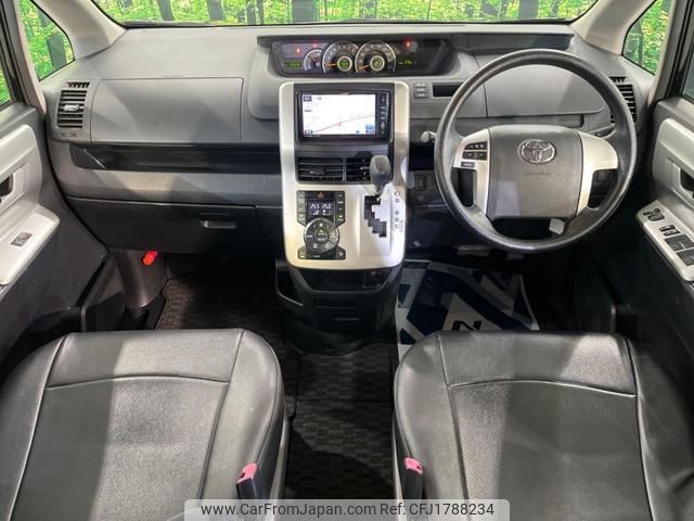 toyota voxy 2011 CFJ1788234 image 2