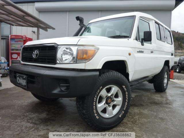 toyota landcruiser-70 2009 GOO_NET_EXCHANGE_0902721A30180417W001 image 2