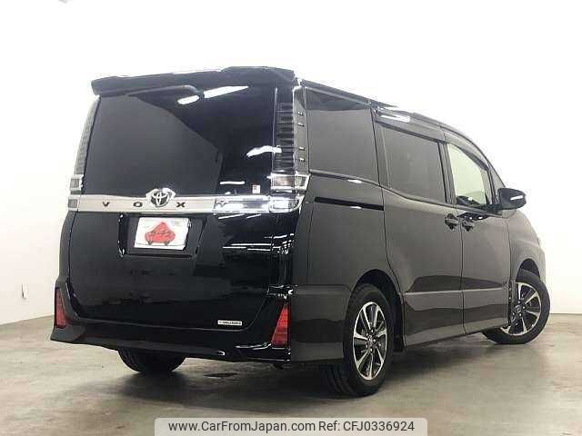 toyota voxy 2018 504928-924978 image 2