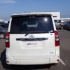 toyota noah-dba-zrr70w 2010 CFJ1656701 image 6