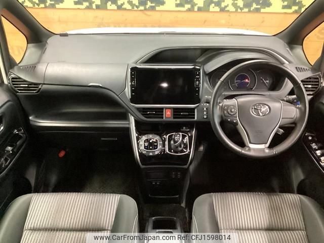 toyota voxy 2018 CFJ1598014 image 2