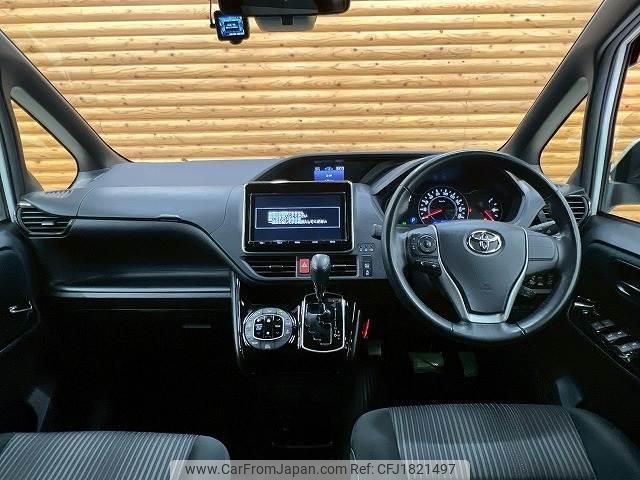 toyota voxy 2018 CFJ1821497 image 2