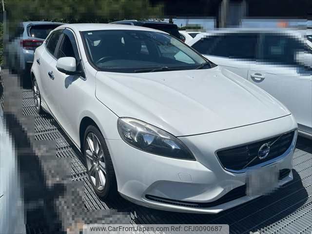 volvo v40 2014 NIKYO_YY49338 image 1