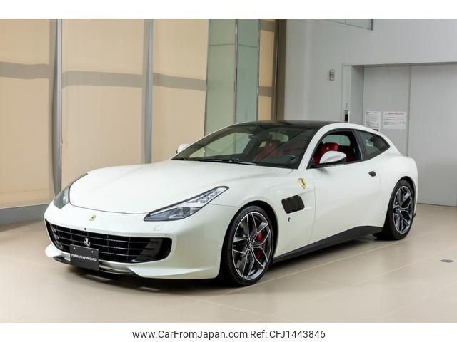 ferrari gtc4-lusso 2018 quick_quick_F151CME_ZFF82YNJ000237840 image 1