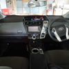 toyota prius-α 2011 250310135055 image 5