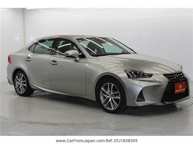lexus is 2019 CFJ1838395 image 2