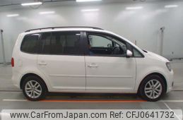 volkswagen golf-touran 2013 NIKYO_ZT71092