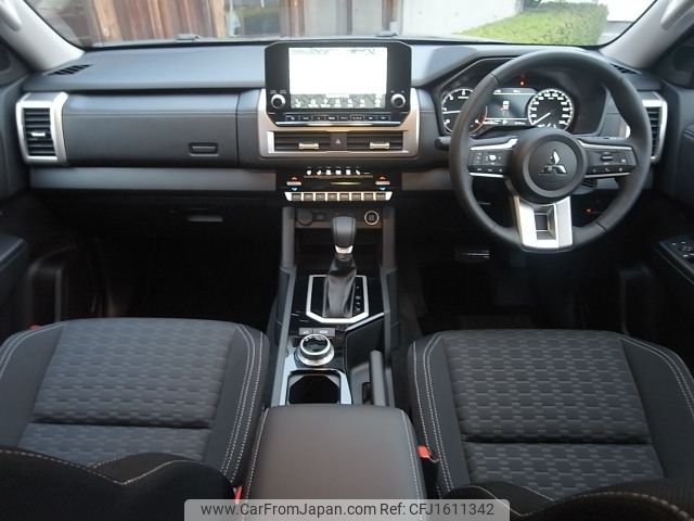 mitsubishi triton 2024 CFJ1611342 image 2
