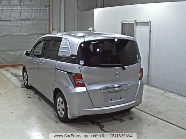honda freed-spike 2015 CFJ1829694 image 2