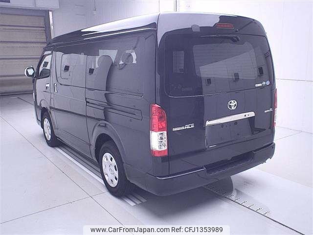 toyota regiusace-van 2017 CFJ1353989 image 2
