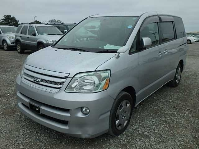 toyota noah 2005 12454C image 1