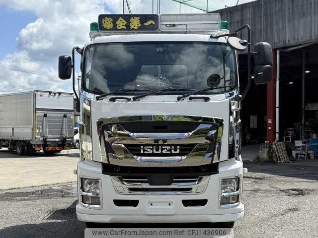 isuzu giga 2017 CFJ1436906 image 1