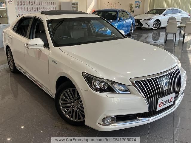 toyota crown-majesta 2016 CFJ1705074 image 1