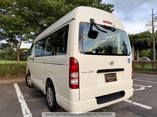 toyota hiace-van 2011 CFJ1755539 image 2