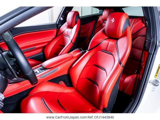 ferrari gtc4-lusso 2018 quick_quick_F151CME_ZFF82YNJ000237840 image 2