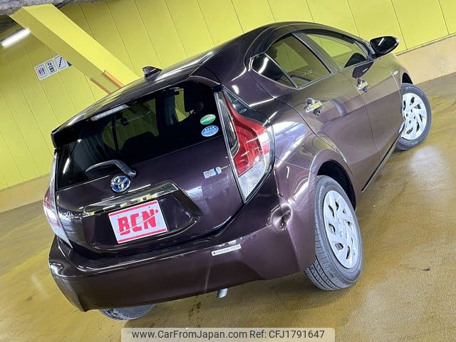 toyota aqua 2016 CFJ1791647 image 2